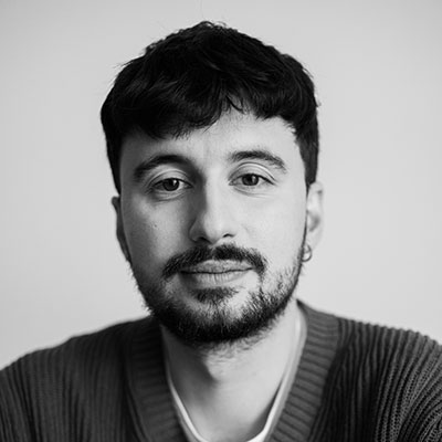 El chico que lloraba sangre director