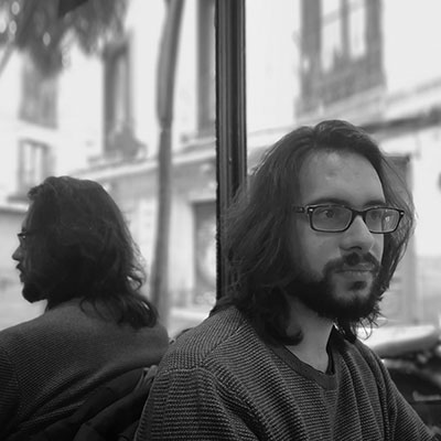 Sola y borracha director