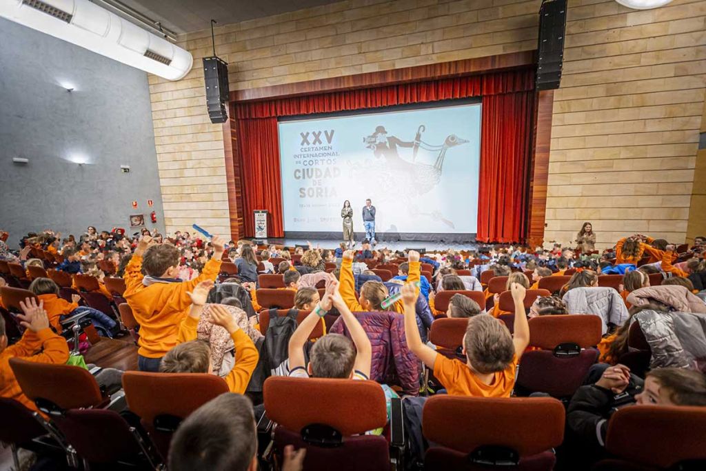 Proyección de cortometrajes educativos