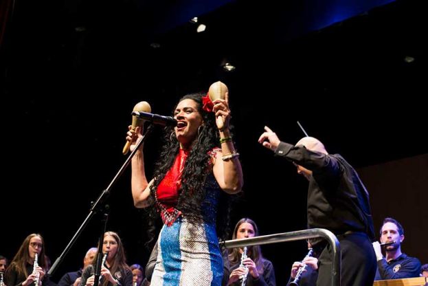 Sonidos de cine. Un concierto de película de la Banda Municipal de Música de Soria con la artista invitada: Arahí Martínez. Fotografías Elena Gimeno Dones